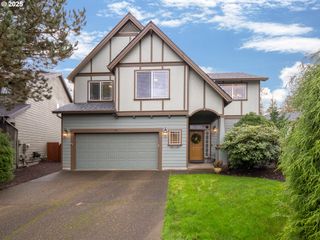 121 N BURL St, Newberg, OR 97132