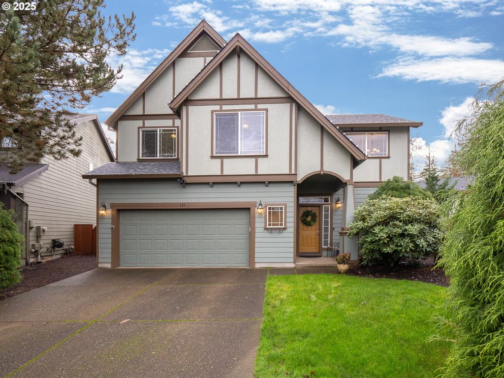 121 N BURL St, Newberg, OR 97132