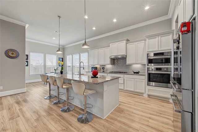 2352 Goldenglade Drive, Conroe, TX 77384