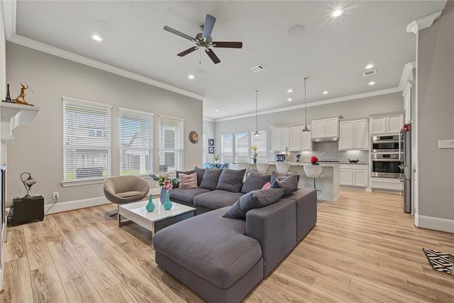 2352 Goldenglade Drive, Conroe, TX 77384