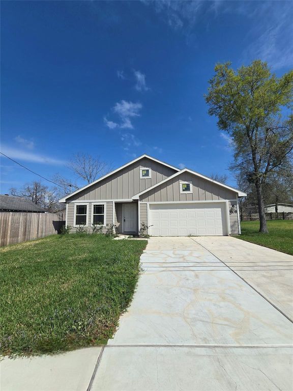 608 Yupon Street, Baytown, TX 77520