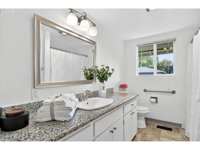 12285 Sw KING RICHARD Dr Sw, King City, OR 97224