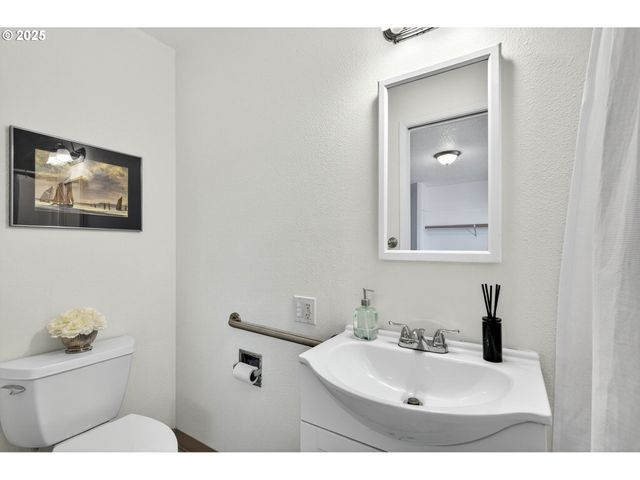 12285 Sw KING RICHARD Dr Sw, King City, OR 97224