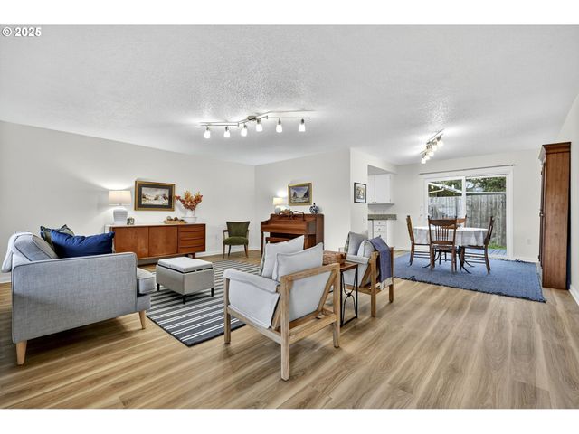 12285 Sw KING RICHARD Dr Sw, King City, OR 97224