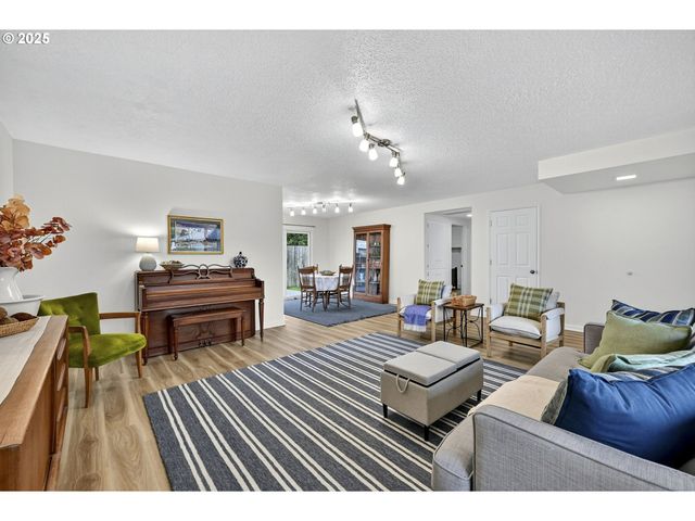 12285 Sw KING RICHARD Dr Sw, King City, OR 97224