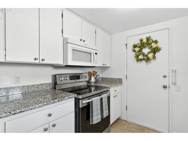 12285 Sw KING RICHARD Dr Sw, King City, OR 97224