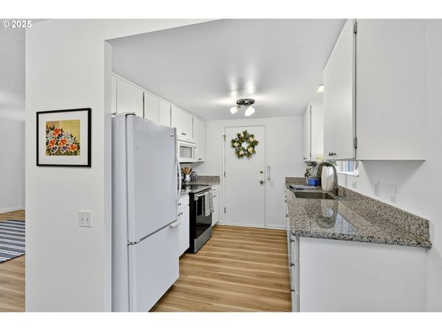 12285 Sw KING RICHARD Dr Sw, King City, OR 97224