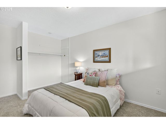 12285 Sw KING RICHARD Dr Sw, King City, OR 97224