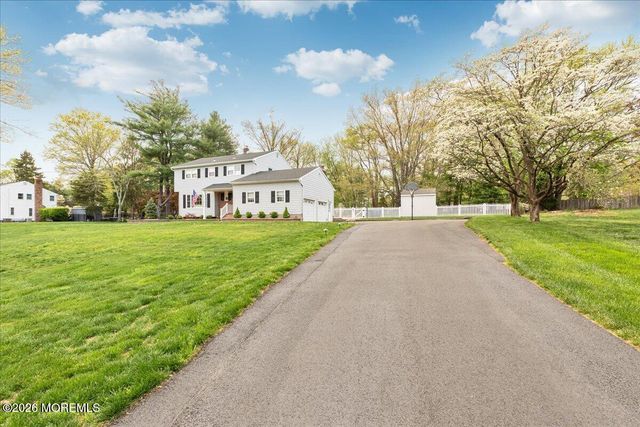 25 Wildhedge Lane, Holmdel, NJ 07733