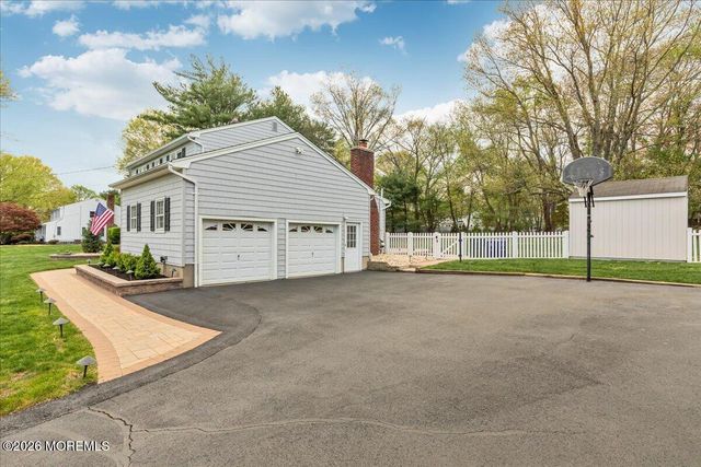 25 Wildhedge Lane, Holmdel, NJ 07733