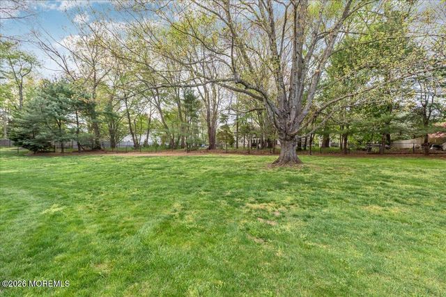 25 Wildhedge Lane, Holmdel, NJ 07733