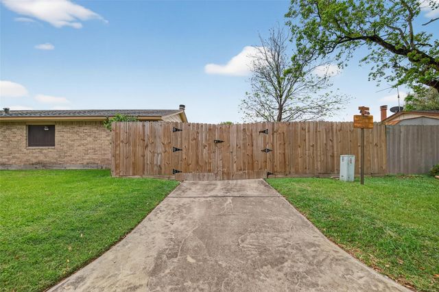 11839 Hallowing Point Road, Houston, TX 77067