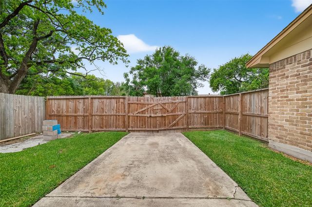 11839 Hallowing Point Road, Houston, TX 77067