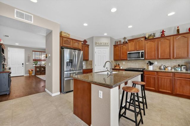 1085 Ashford Ln, Lincoln, CA 95648