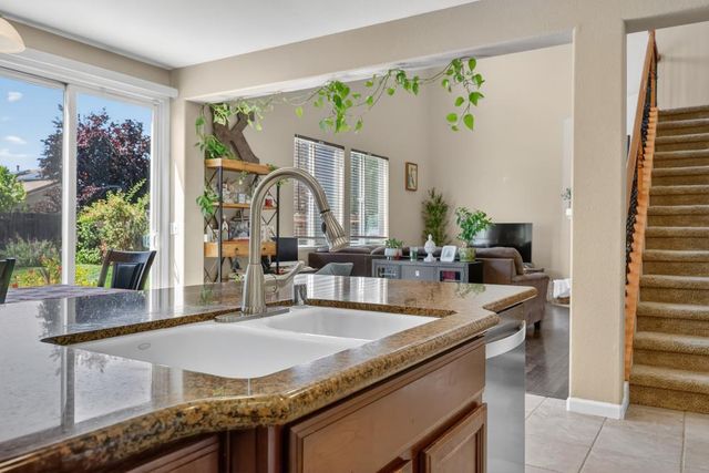 1085 Ashford Ln, Lincoln, CA 95648