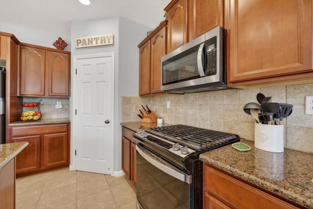1085 Ashford Ln, Lincoln, CA 95648