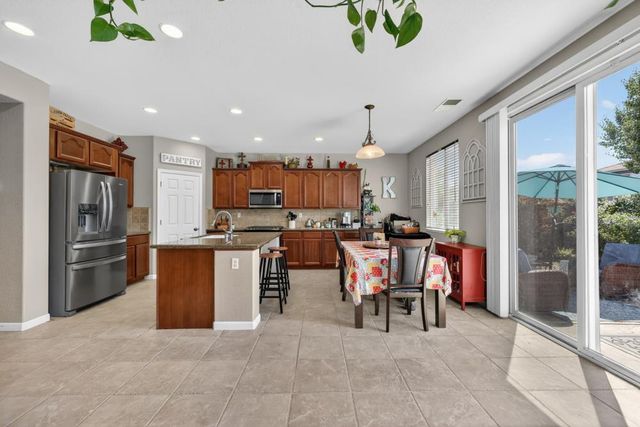 1085 Ashford Ln, Lincoln, CA 95648