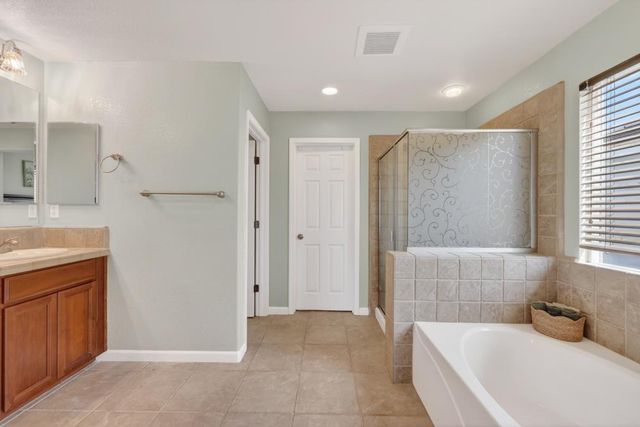 1085 Ashford Ln, Lincoln, CA 95648