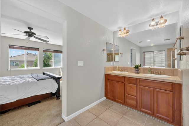 1085 Ashford Ln, Lincoln, CA 95648