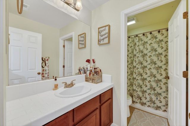1085 Ashford Ln, Lincoln, CA 95648