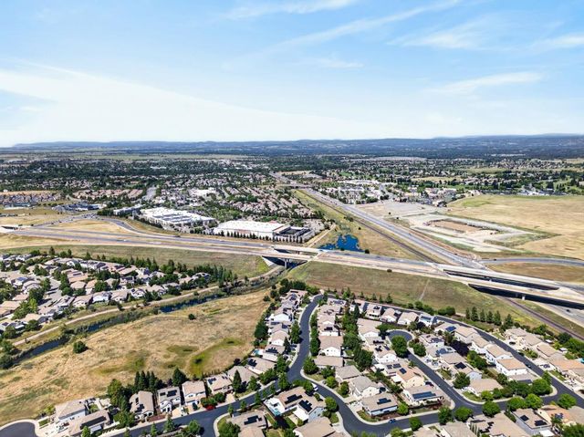 1085 Ashford Ln, Lincoln, CA 95648