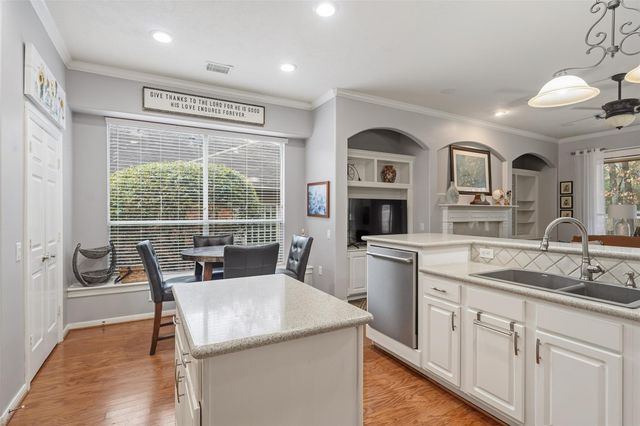 326 Creekwood W, Montgomery, TX 77356
