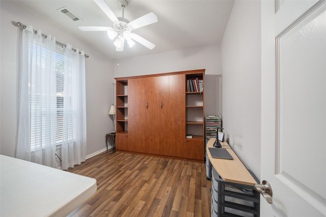 326 Creekwood W, Montgomery, TX 77356