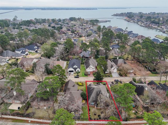 326 Creekwood W, Montgomery, TX 77356