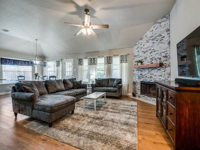 6413 Morning Dew Drive, Midlothian, TX 76065