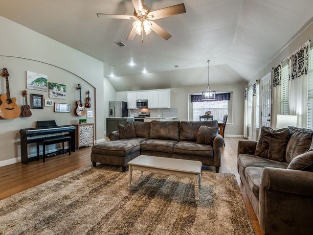 6413 Morning Dew Drive, Midlothian, TX 76065