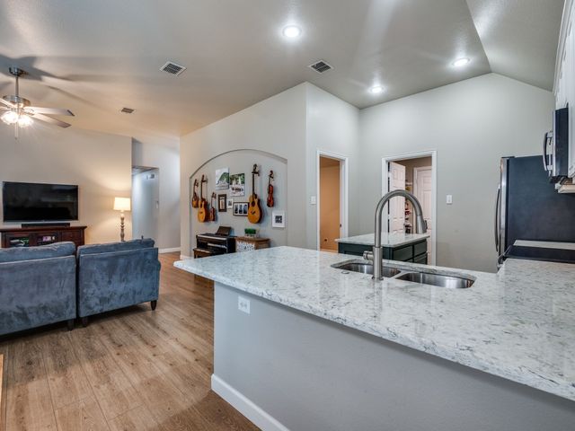 6413 Morning Dew Drive, Midlothian, TX 76065