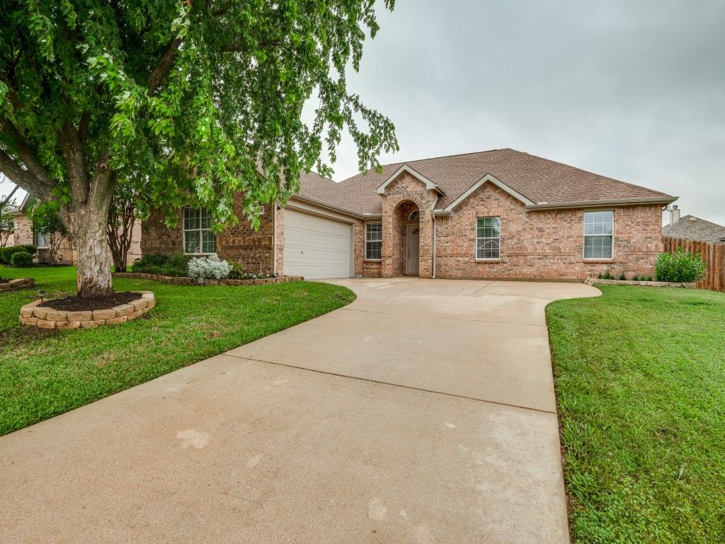 6413 Morning Dew Drive, Midlothian, TX 76065