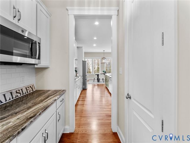 2001 Tulip Hill Dr, Midlothian, VA 23112