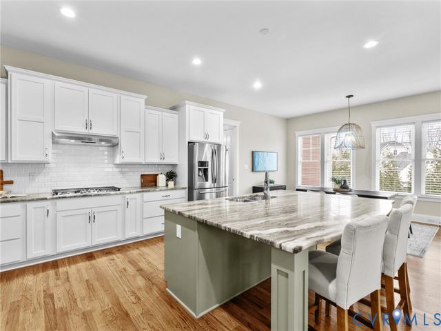 2001 Tulip Hill Dr, Midlothian, VA 23112