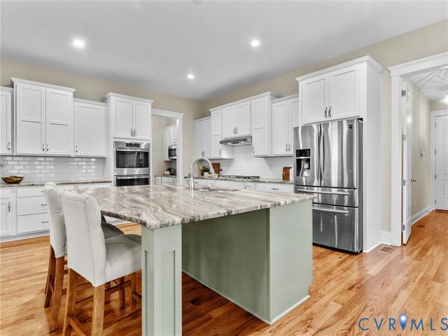 2001 Tulip Hill Dr, Midlothian, VA 23112