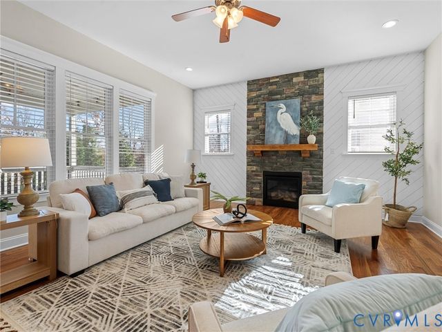 2001 Tulip Hill Dr, Midlothian, VA 23112