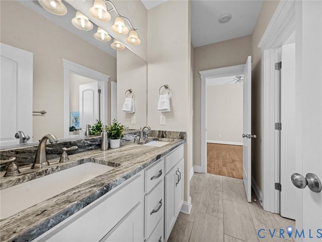 2001 Tulip Hill Dr, Midlothian, VA 23112