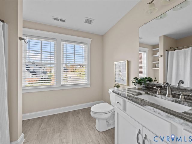 2001 Tulip Hill Dr, Midlothian, VA 23112