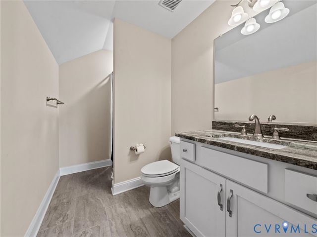 2001 Tulip Hill Dr, Midlothian, VA 23112