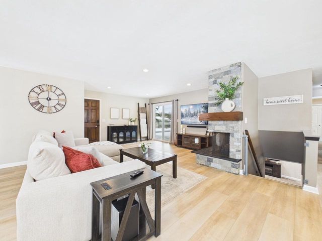 2000 Ramona ROAD, Waukesha, WI 53186