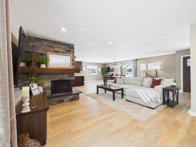 2000 Ramona ROAD, Waukesha, WI 53186