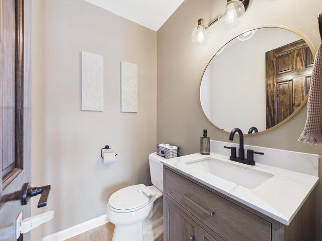 2000 Ramona ROAD, Waukesha, WI 53186