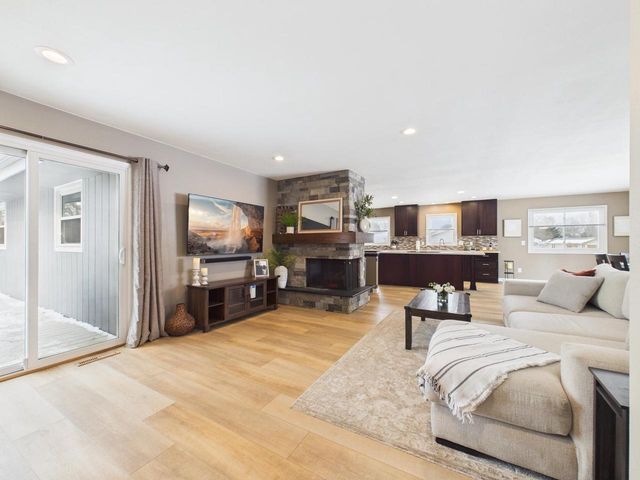 2000 Ramona ROAD, Waukesha, WI 53186