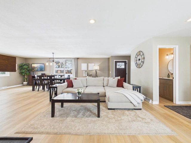 2000 Ramona ROAD, Waukesha, WI 53186