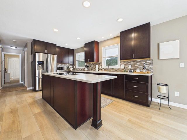 2000 Ramona ROAD, Waukesha, WI 53186