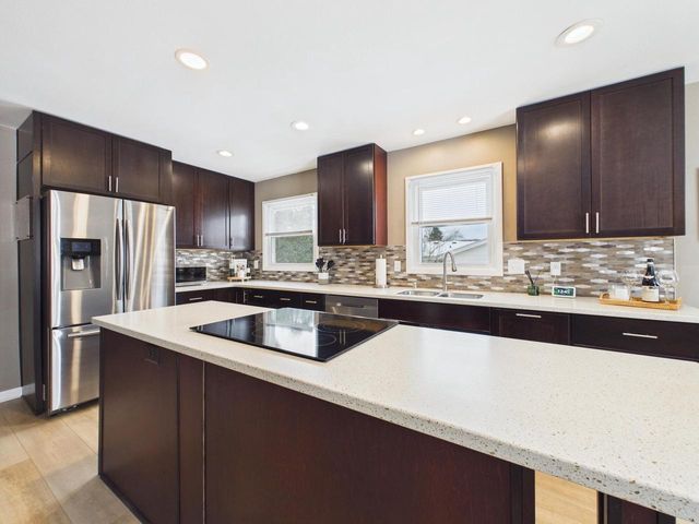 2000 Ramona ROAD, Waukesha, WI 53186