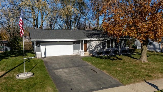 2000 Ramona ROAD, Waukesha, WI 53186