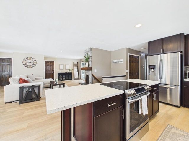 2000 Ramona ROAD, Waukesha, WI 53186