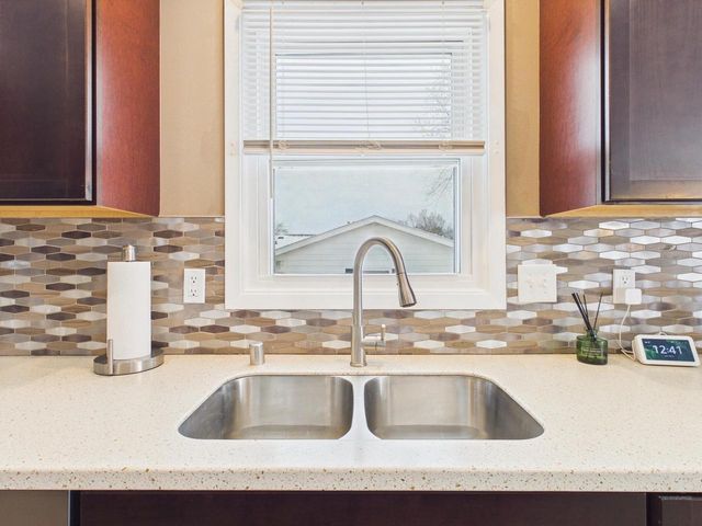 2000 Ramona ROAD, Waukesha, WI 53186