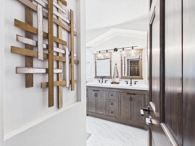 2000 Ramona ROAD, Waukesha, WI 53186